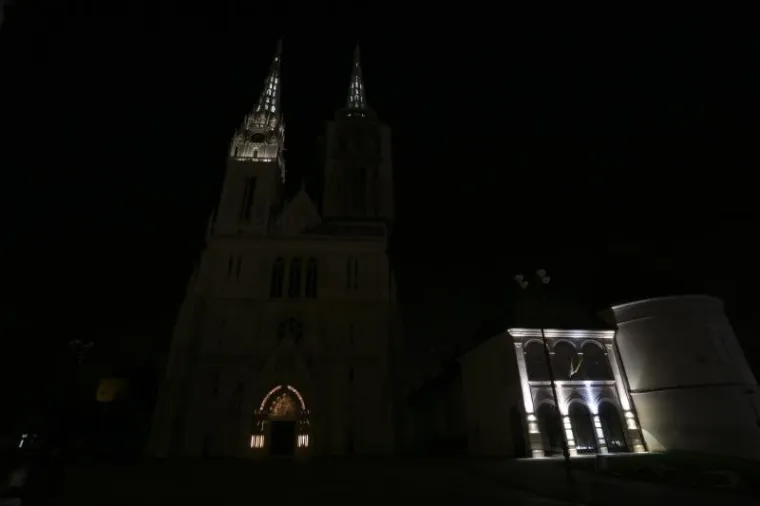 HRVATSKI GRADOVI U MRAKU: Ga&scaron;enjem svjetala pridružili se globalnoj akciji 'Sat za planet Zemlju'