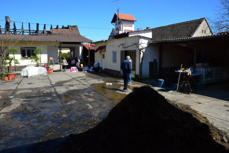 Gornja Bebrina: U požaru izgorjela obiteljska kuća
