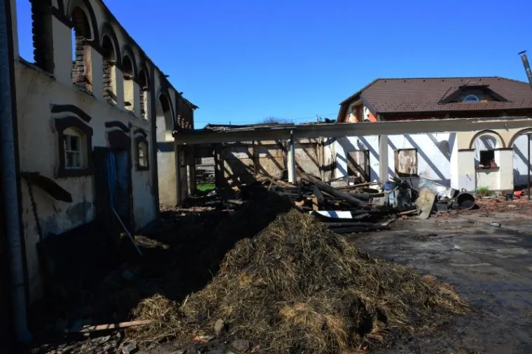 OSTALI BEZ KROVA NAD GLAVOM: U požaru izgorjela obiteljska kuća