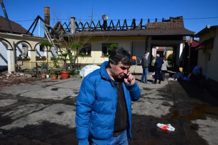 OSTALI BEZ KROVA NAD GLAVOM: U požaru izgorjela obiteljska kuća