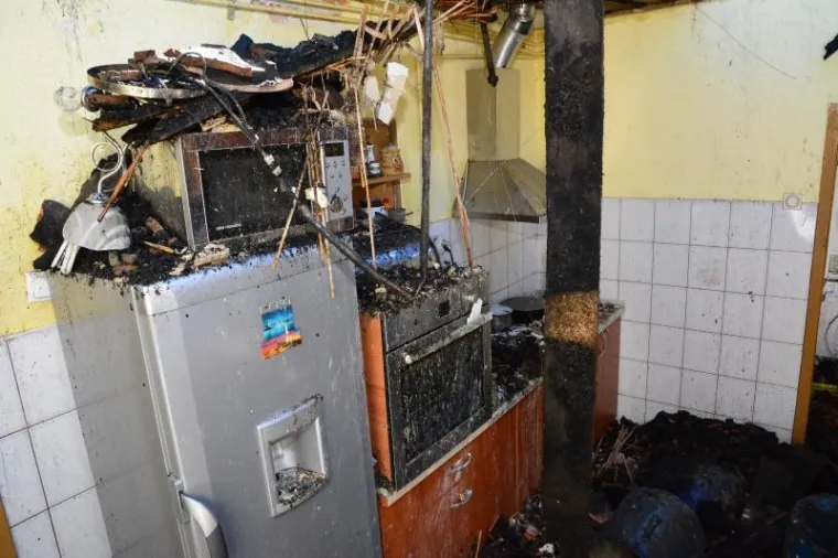 OSTALI BEZ KROVA NAD GLAVOM: U požaru izgorjela obiteljska kuća