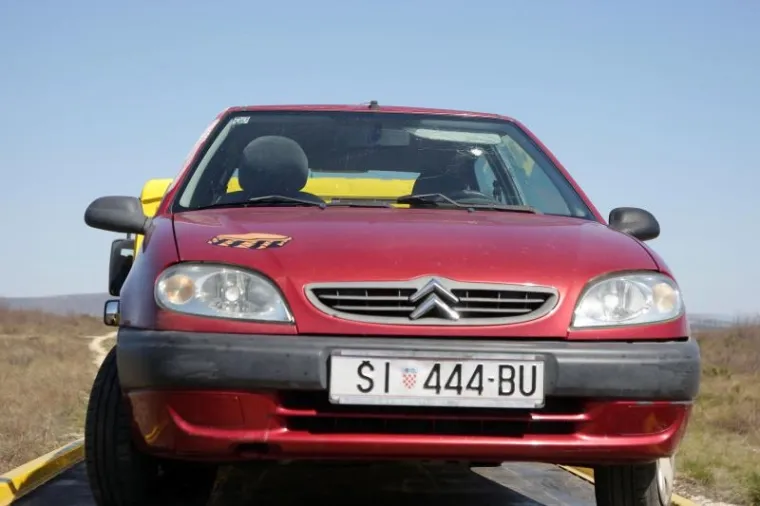 Automobil u kojem je pronadjena mrtva supruga ubijenog specijalca, i majka osumnjicenog