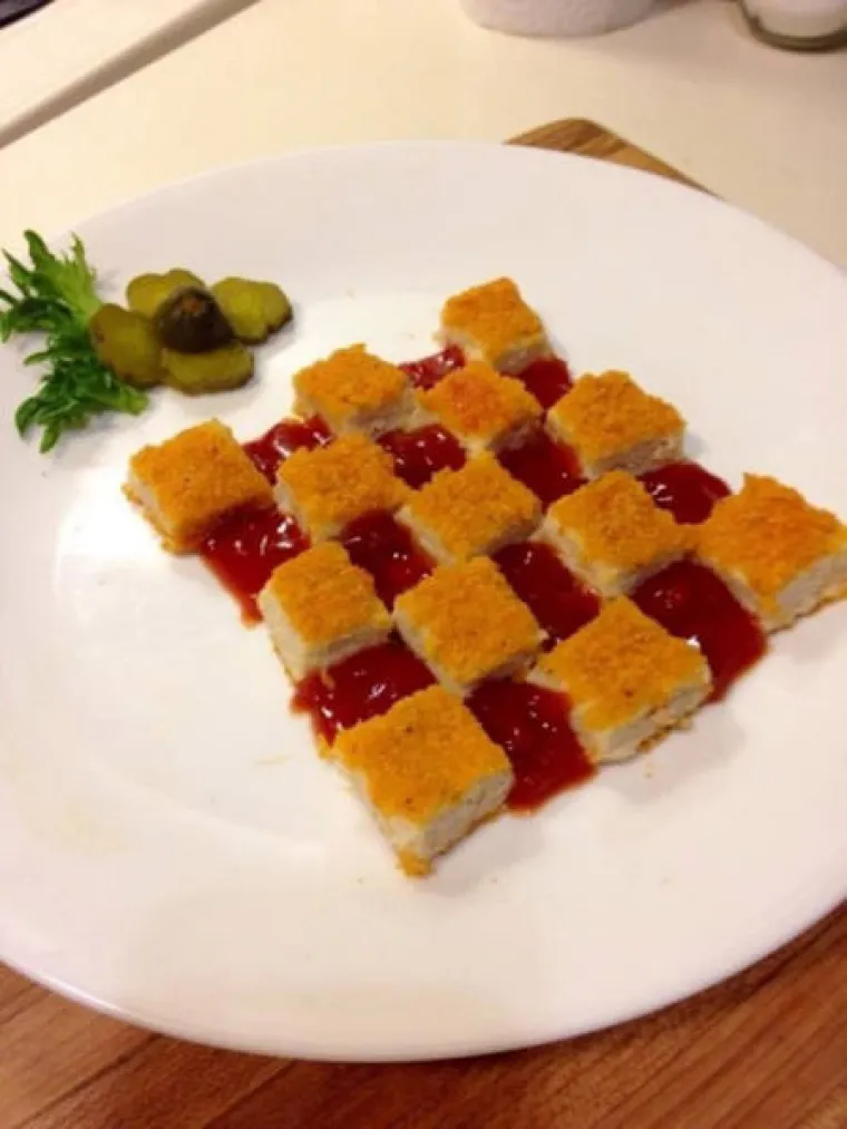 Postoje ljudi koji vole finu hranu, a postoje i oni pretenciozni koji od svake hrane poku&scaron;avaju napraviti nepotrebni spektakl. Neke od takvih poku&scaron;aja pretencioznosti okupili smo u galeriji. &Scaron;to mislite, je li to prava umjetnost ili čisto prenemaganje?