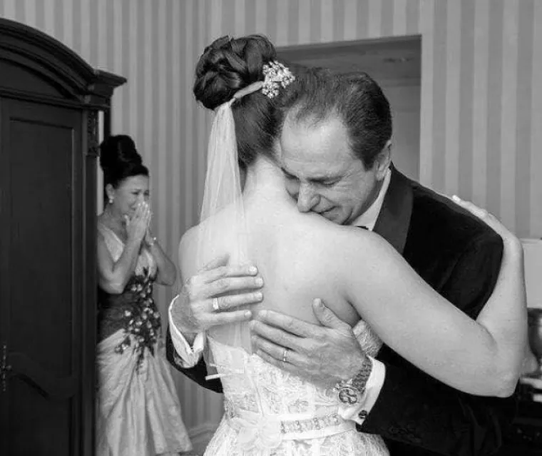 &Scaron;OK I NEVJERICA: Pogledajte reakcije tata koji su po prvi put vidjeli svoje kćeri u vjenčanici