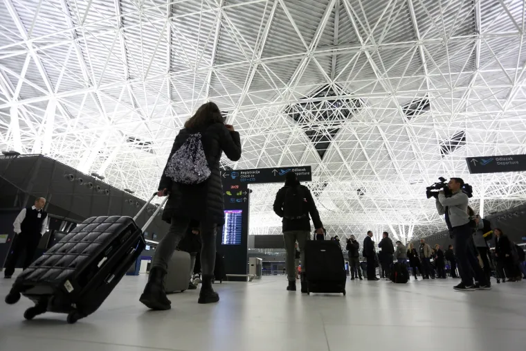 Prvi letovi na novom putničkom terminalu