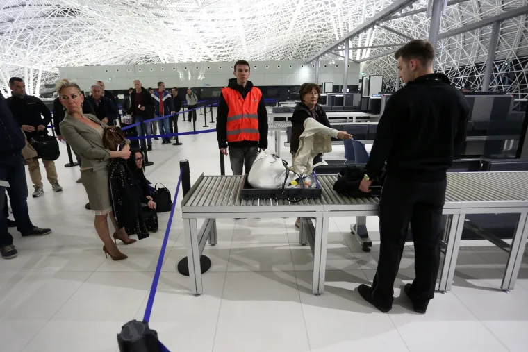 Prvi letovi na novom putničkom terminalu