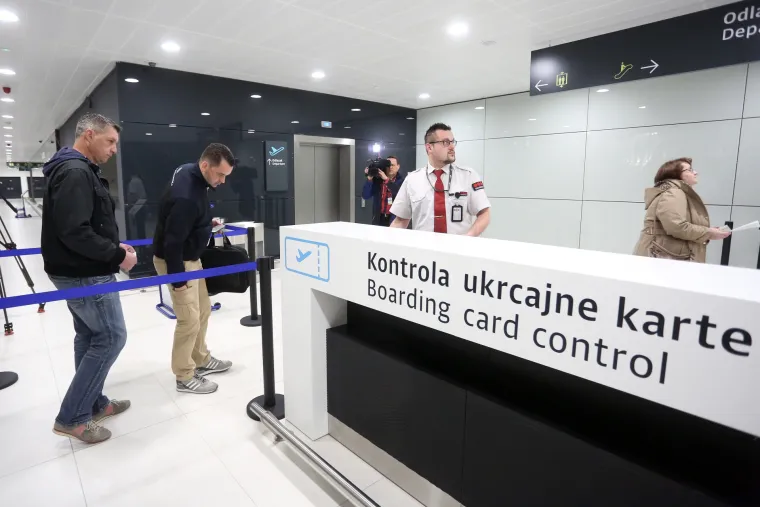 Prvi letovi na novom putničkom terminalu