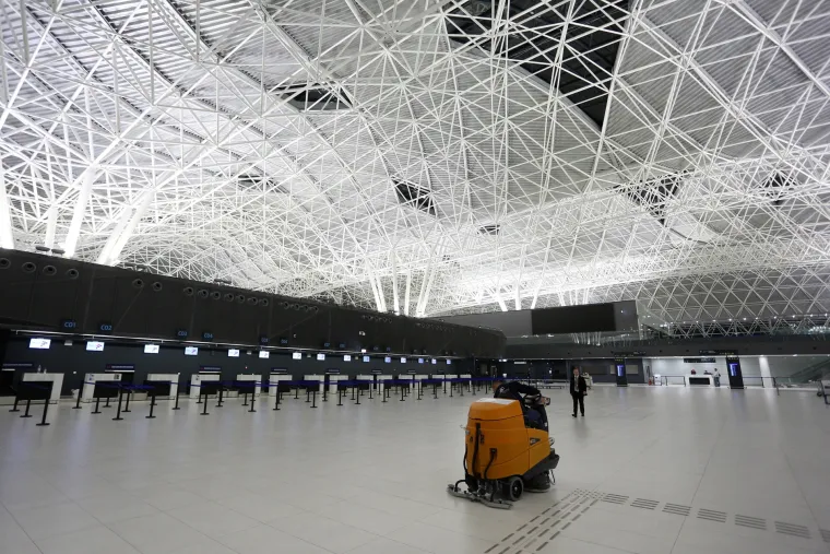 Prvi letovi na novom putničkom terminalu