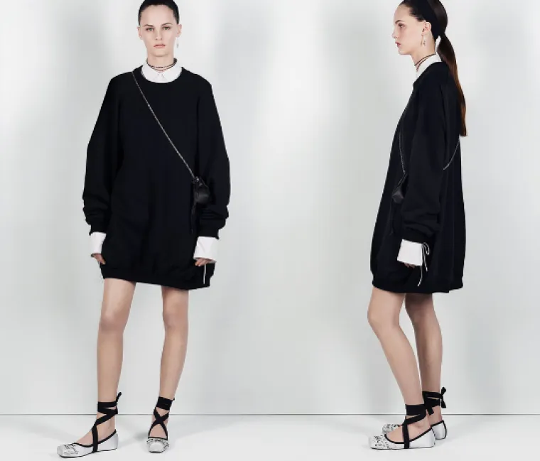 Sweater majica - 229,90 kuna, asimetrična košulja s vrpcom - 399,90 kuna,