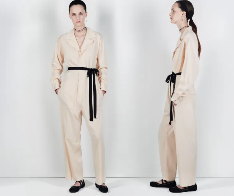 Kombinezon s kontrastnim pojasom - 999,90 kuna,