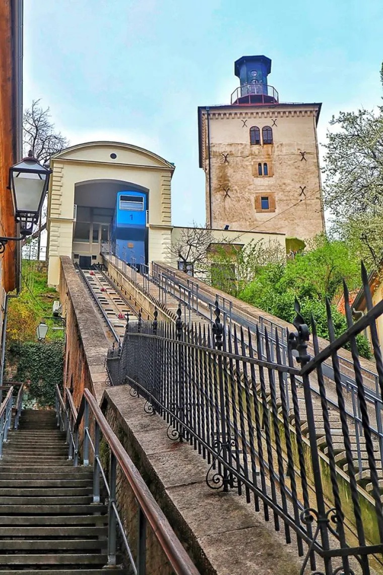 Kula Lotr&scaron;čak i uspinjača