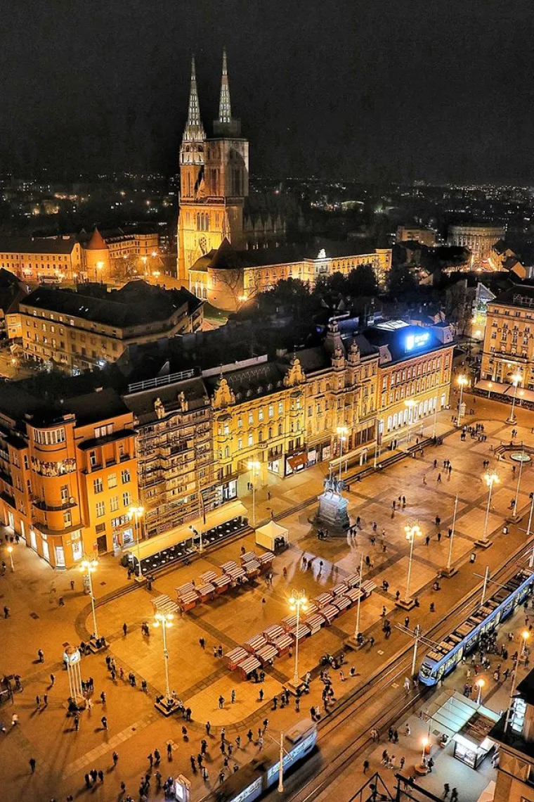 Zagreb 360 toranj - pogled na Trg bana Josipa Jelačića