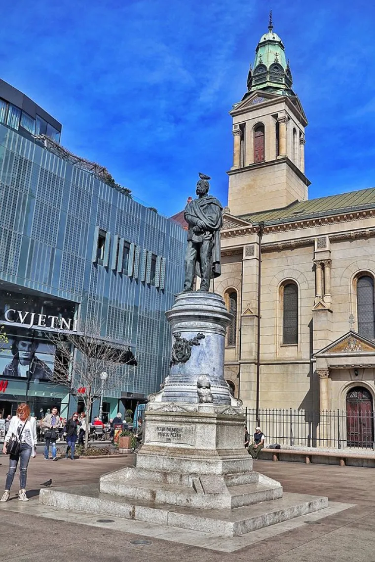 Cvjetni trg (zagrebačka &scaron;pica) - kip Petra Preradovića