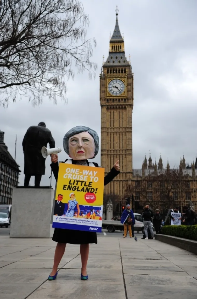Uoči Brexita prosvjed pokrenula 'glavata Theresa May'