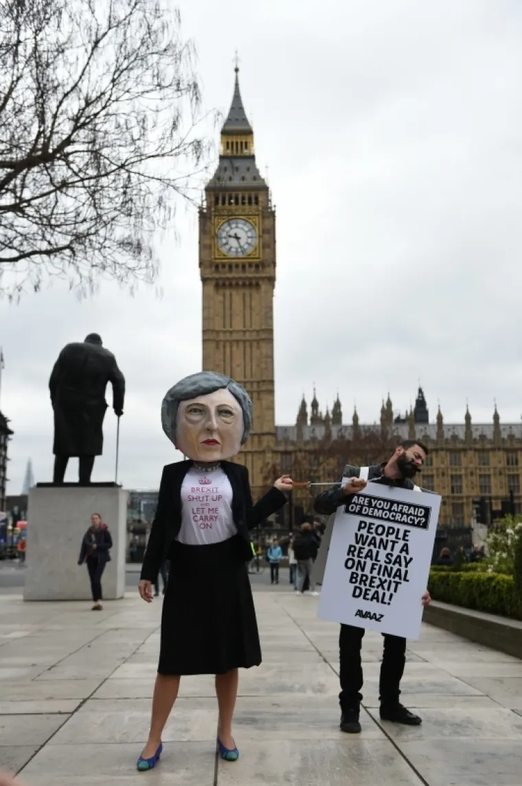 Uoči Brexita prosvjed pokrenula 'glavata Theresa May'