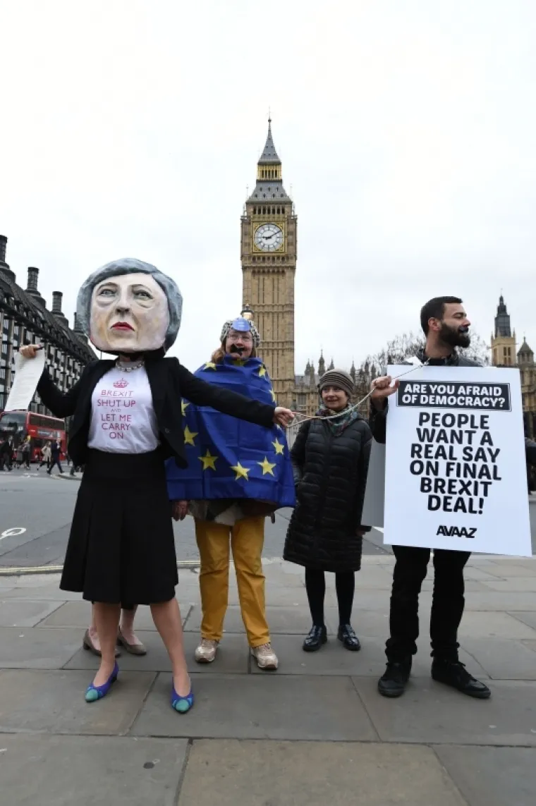Uoči Brexita prosvjed pokrenula 'glavata Theresa May'