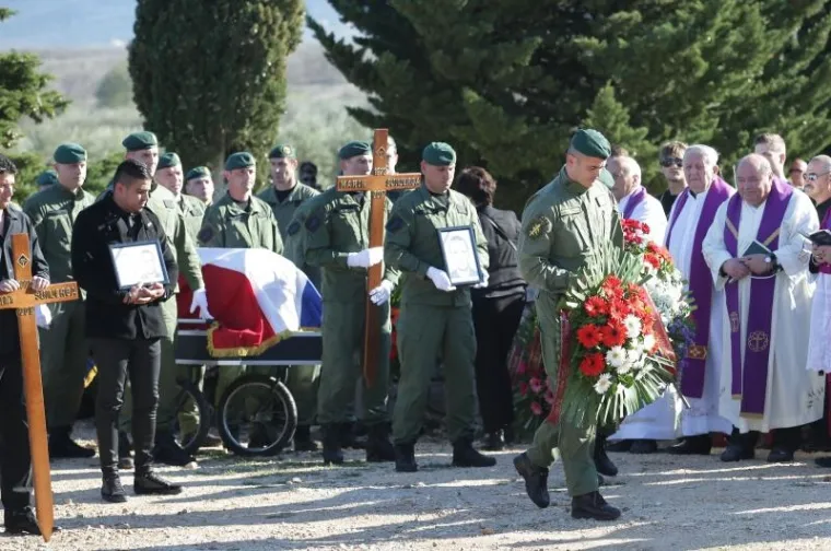 POKOPANI UBIJENI RODITELJI: Posljednji ispraćaj Silvane i Marina &Scaron;unjerge