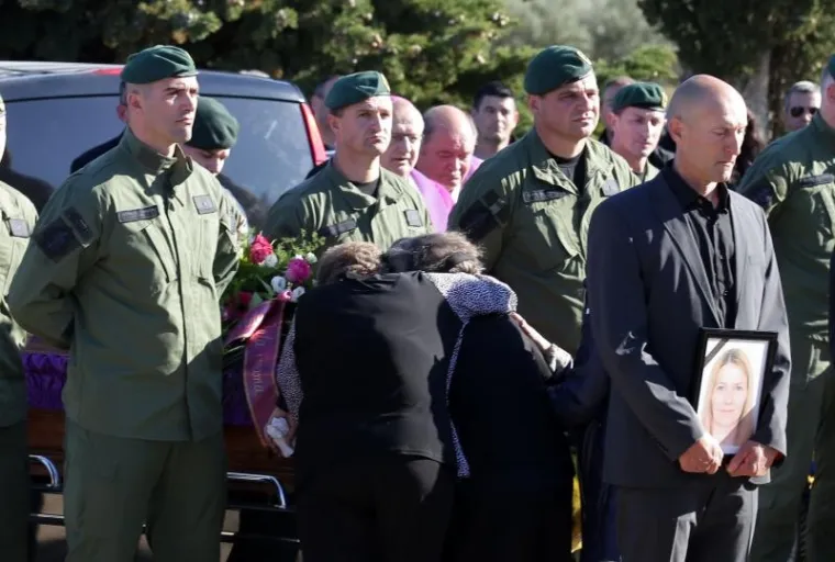 POKOPANI UBIJENI RODITELJI: Posljednji ispraćaj Silvane i Marina &Scaron;unjerge