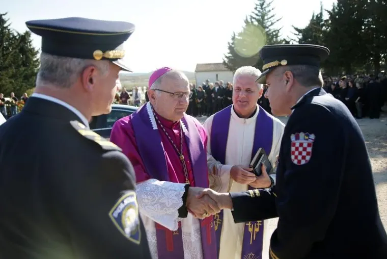 POKOPANI UBIJENI RODITELJI: Posljednji ispraćaj Silvane i Marina &Scaron;unjerge