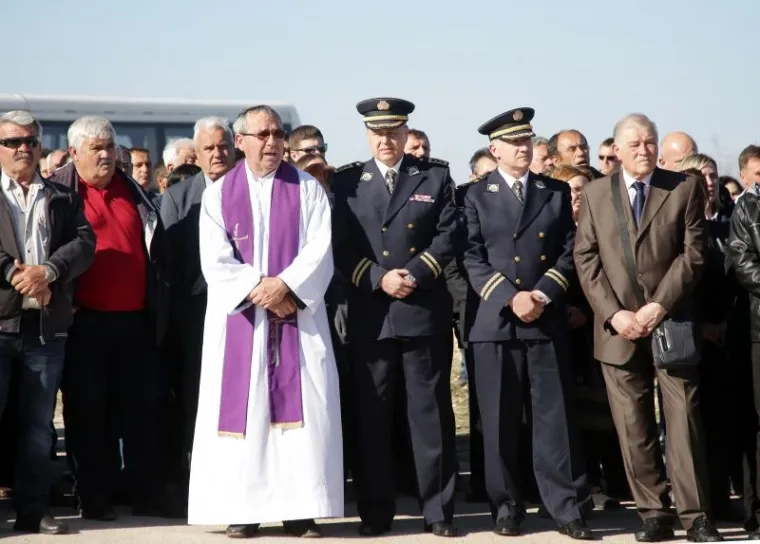 POKOPANI UBIJENI RODITELJI: Posljednji ispraćaj Silvane i Marina &Scaron;unjerge