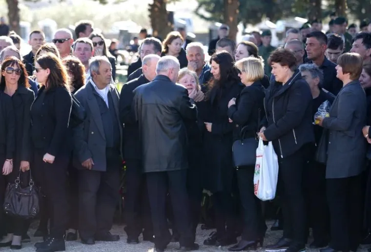 POKOPANI UBIJENI RODITELJI: Posljednji ispraćaj Silvane i Marina &Scaron;unjerge