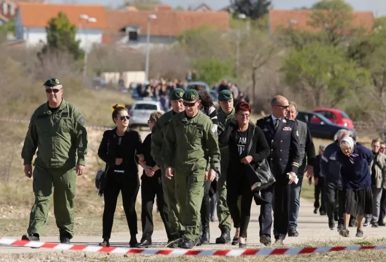 POKOPANI UBIJENI RODITELJI: Posljednji ispraćaj Silvane i Marina &Scaron;unjerge