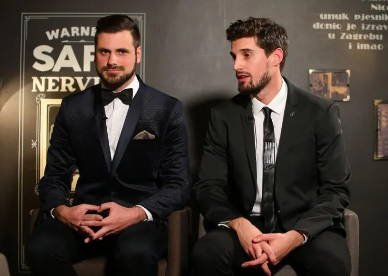 SVE OČI BILE SU UPRTE U 2CELLOS: Luka i Stjepan plijenili pažnju u zagrljaju svojih boljih polovica, Tamare i Jelene Rozge