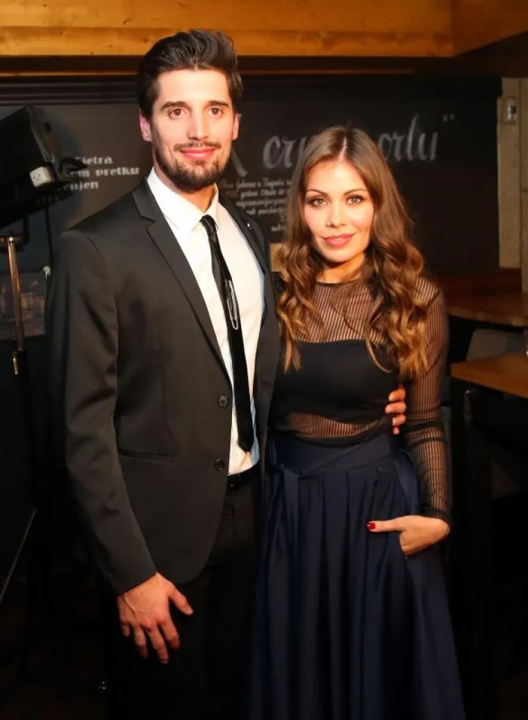 SVE OČI BILE SU UPRTE U 2CELLOS: Luka i Stjepan plijenili pažnju u zagrljaju svojih boljih polovica, Tamare i Jelene Rozge