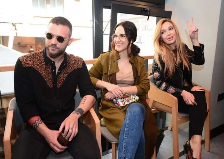 U caffe baru Nova ploča održana je konferencija za medije povodom predstavljanja CMC festivala u Vodicama. Luka Nižetić, Lana Jurčević, Lidija Bačić