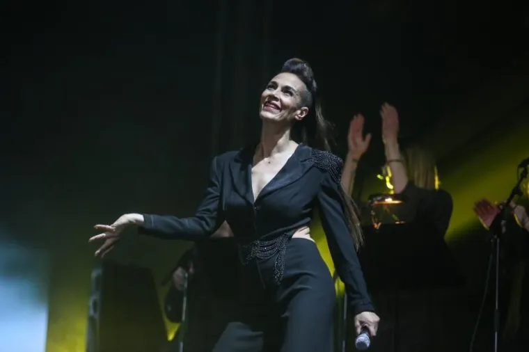 AKO STE SE PITALI GDJE JE IVANA BANFIĆ: I dalje žari i pali pozornicom, a definitivno zna napraviti i show za pamćenje