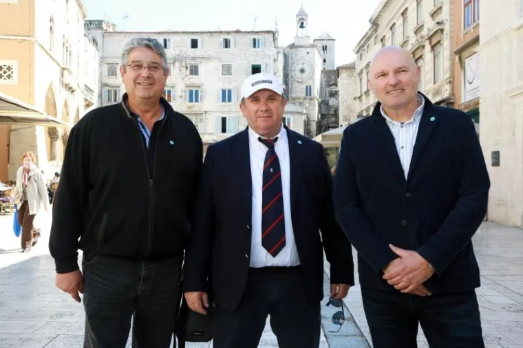 Kandidat za splitskog gradonačelnika Željko Kerum predstavio je svoje zamjenike za gradonačelnika Juru &Scaron;undova i Davora Grčića.
