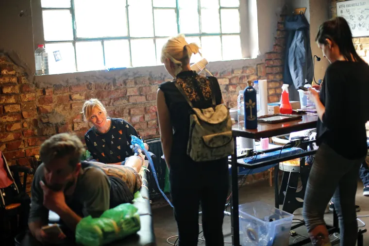 Zagreb: U Vintage Industrial baru održan 2. Memorijal tattoo &amp; piercing Crni