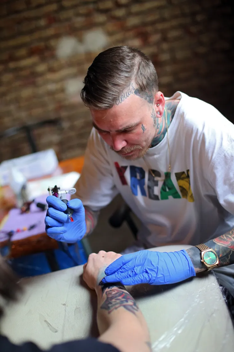 Zagreb: U Vintage Industrial baru održan 2. Memorijal tattoo &amp; piercing Crni