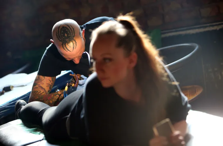 Zagreb: U Vintage Industrial baru održan 2. Memorijal tattoo &amp; piercing Crni