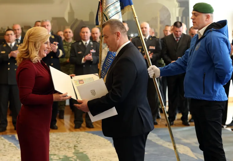 Predsjednica na Pantovčaku svečano uručila braniteljima odlikovanja za junačke činove
