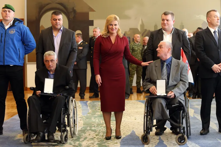 Predsjednica na Pantovčaku svečano uručila braniteljima odlikovanja za junačke činove