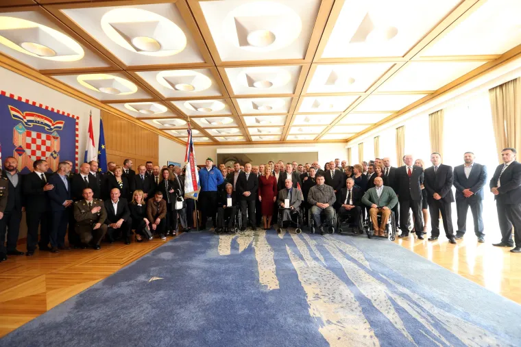 Predsjednica na Pantovčaku svečano uručila braniteljima odlikovanja za junačke činove