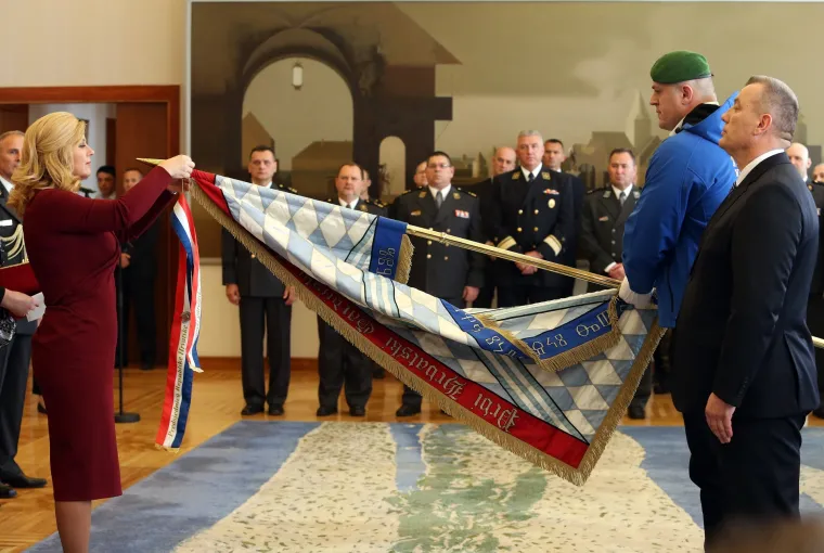 Predsjednica na Pantovčaku svečano uručila braniteljima odlikovanja za junačke činove