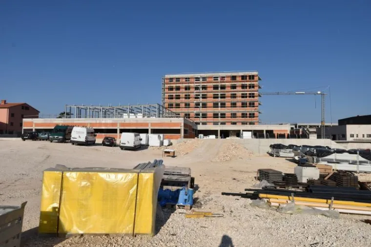 Boris Miletić i Valter Flego obi&scaron;li radove na izgradnji nove bolnice u Puli