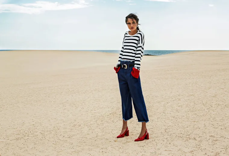 Majica - 179,90 kuna, crvene cipele - 249,90 kuna, hlače visokog struka - 199,90 kuna,