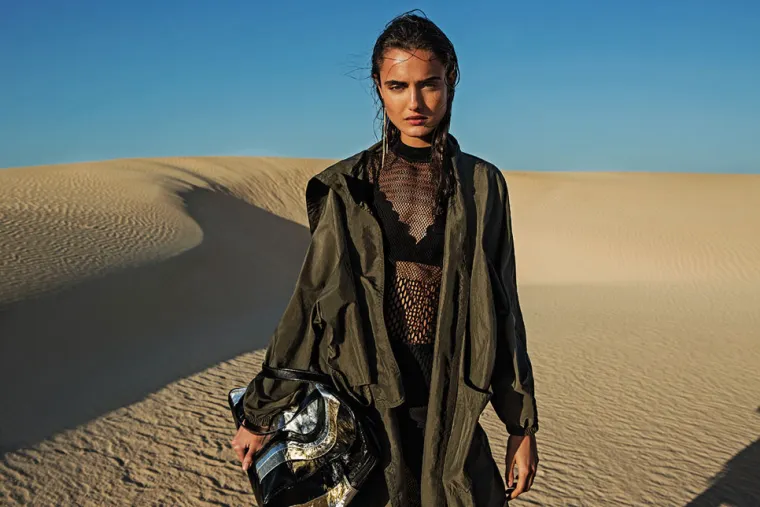 Kimono parka - 229,90 kuna, dugi mrežasti top - 179,90 kuna, hlače - 199,90 kuna, bralette - 99,90 kuna, shopper torba - 149,90 kuna