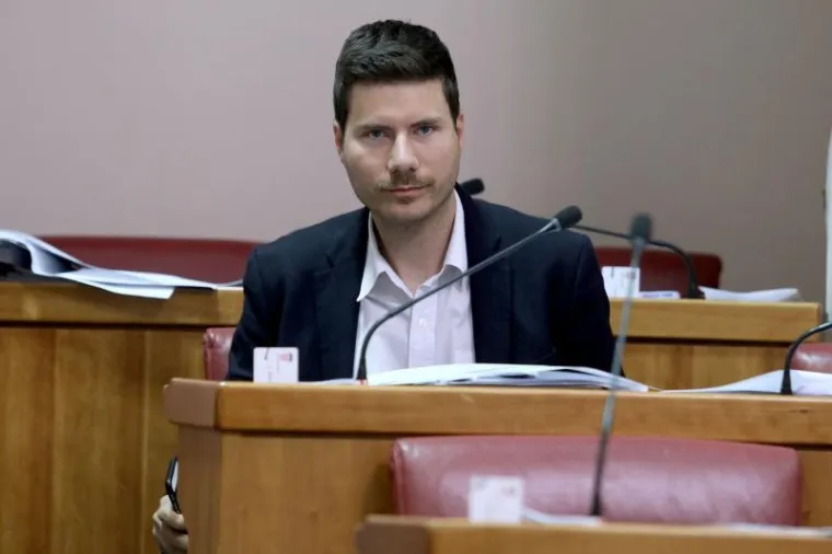 PERNAR IMA NOVI IMIDŽ: Što kažete na novi izgled kontroverznog zastupnika?