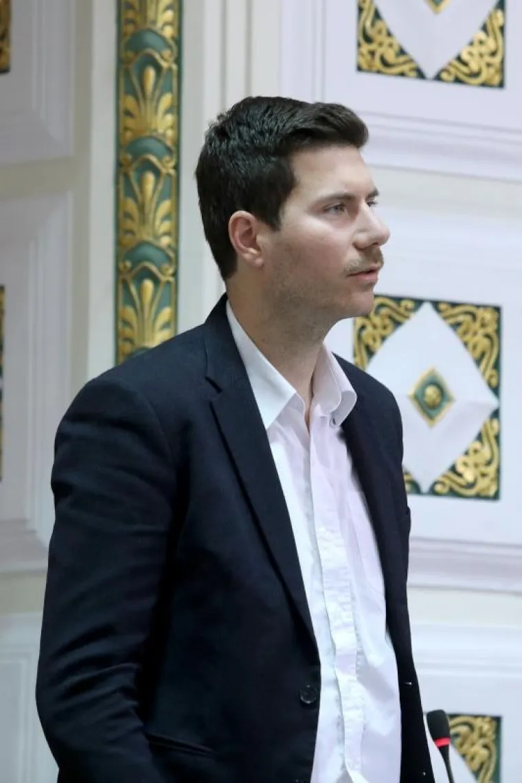PERNAR IMA NOVI IMIDŽ: Što kažete na novi izgled kontroverznog zastupnika?