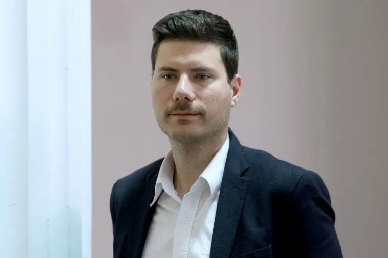 PERNAR IMA NOVI IMIDŽ: Što kažete na novi izgled kontroverznog zastupnika?