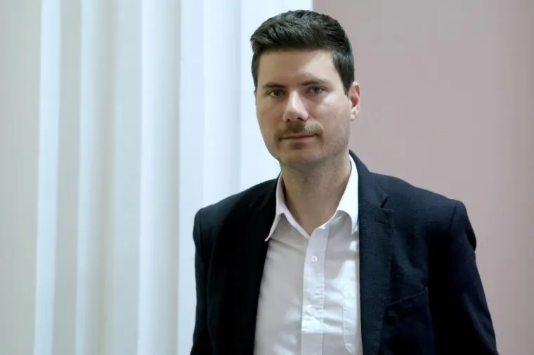 PERNAR IMA NOVI IMIDŽ: Što kažete na novi izgled kontroverznog zastupnika?