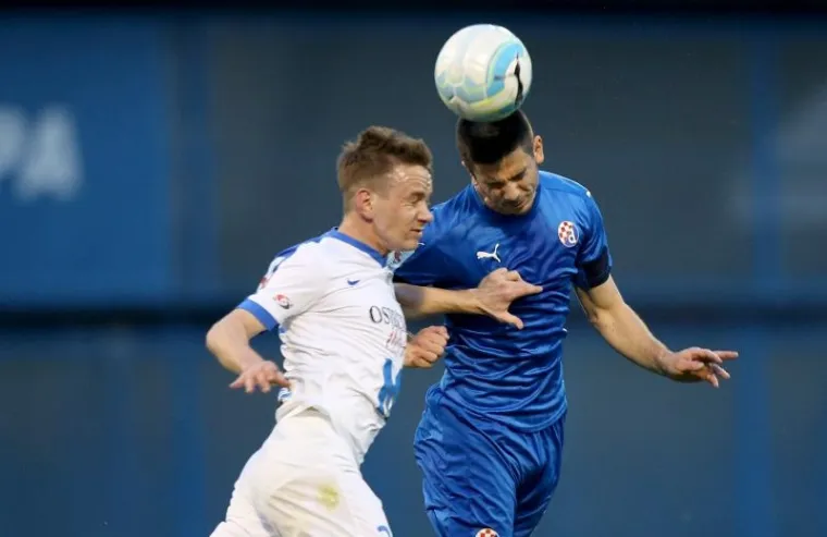 LUDNICA NA TRIBINAMA: Boysi se naklonili prvoj žrtvi domovinskog rata pa napravili bakljadu