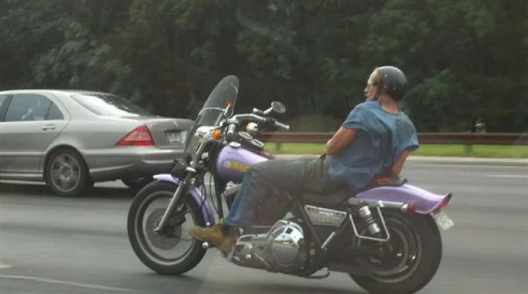 TKO JE NJIMA DAO VOZAČKU?! Opasnost na cesti vreba iza svakog zavoja, te&scaron;ko je povjerovati &scaron;to sve rade za volanom