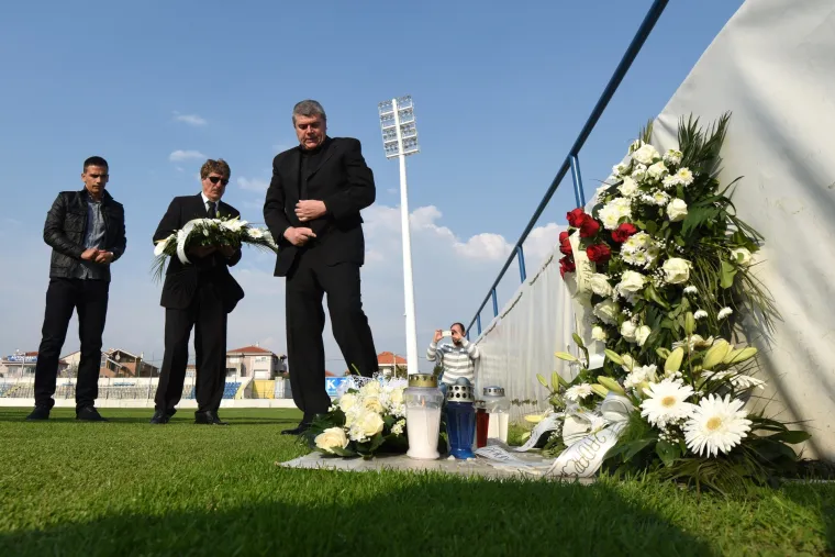 Prijatelji Hrvoja Čustića položili vijence na stadionu Stanovi