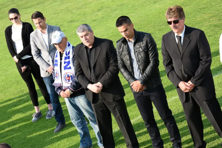 Prijatelji Hrvoja Čustića položili vijence na stadionu Stanovi