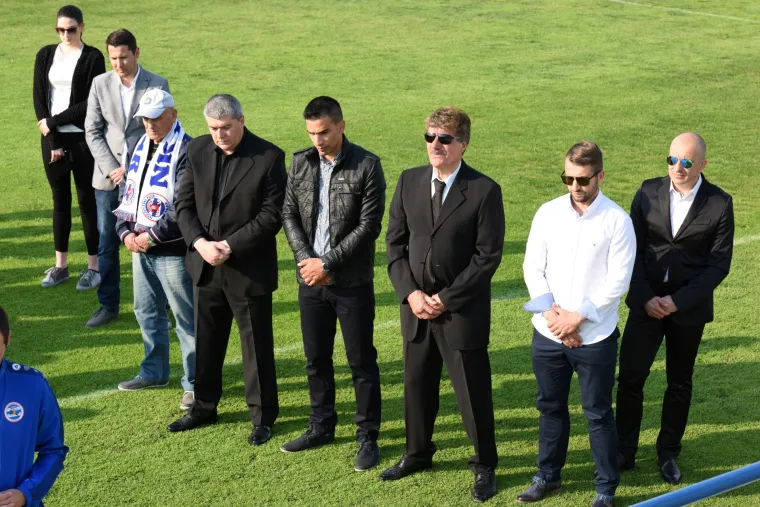 Prijatelji Hrvoja Čustića položili vijence na stadionu Stanovi